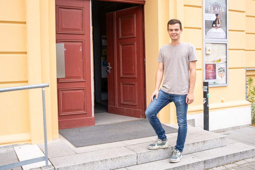 Jan Drucktenhengst vor der STRAZE in Greifswald, © privat