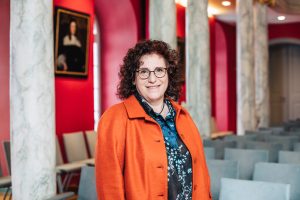 Das Bild zeigt die Rektorin der Universität Greifswald, Frau Prof. Dr. Katharina Riedel