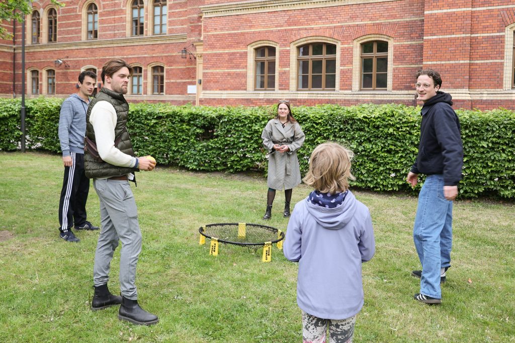 Spielfreude bei Klein und Groß © E. Böker