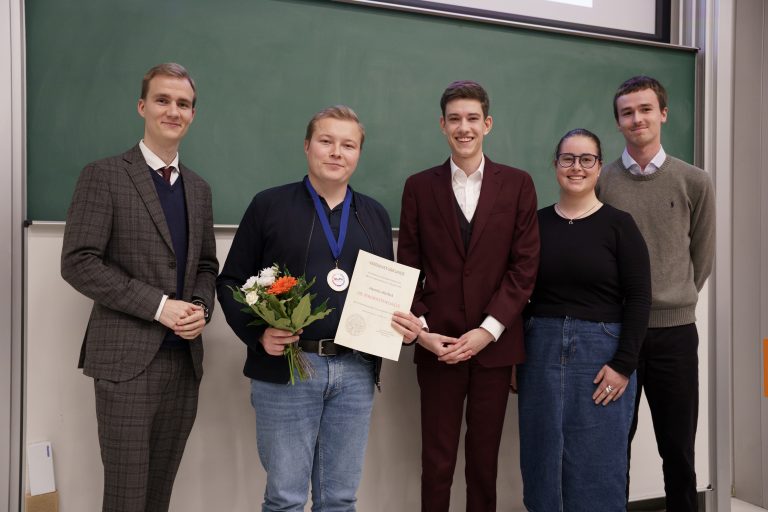 Das Präsidium des Studierendenparlaments ehrt beim Semesterempfang der Uni Greifswald mit der Verdienstmedaille Studierende