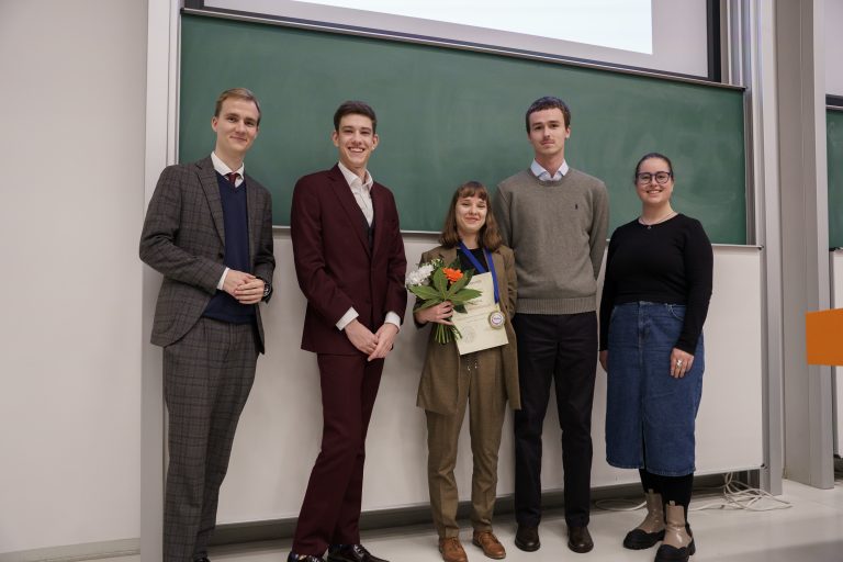 Das Präsidium des Studierendenparlaments ehrt beim Semesterempfang der Uni Greifswald mit der Verdienstmedaille Studierende