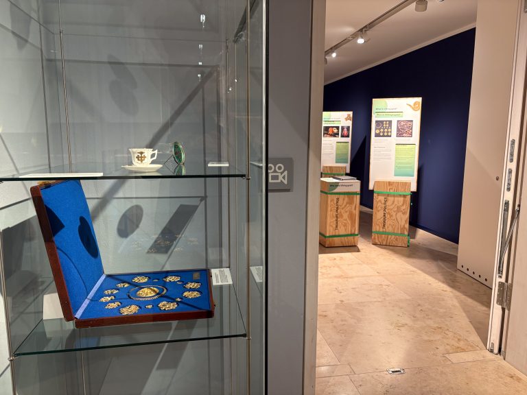 Wikingerschmuck in einer Vitrine im Pommerschen Landesmuseum