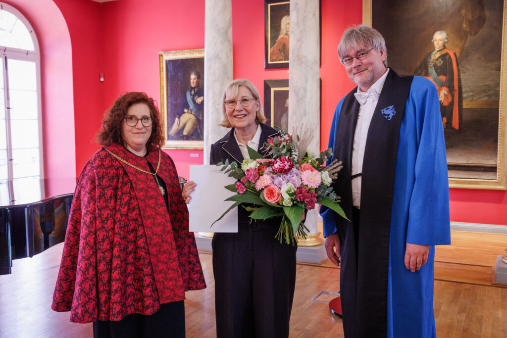 Höhepunkt der Festveranstaltung war die Überreichung der Ehrendoktorwürde an Prof. Dr. Dr. h. c. Ursula Gather, © Zan Vidmar Zorc