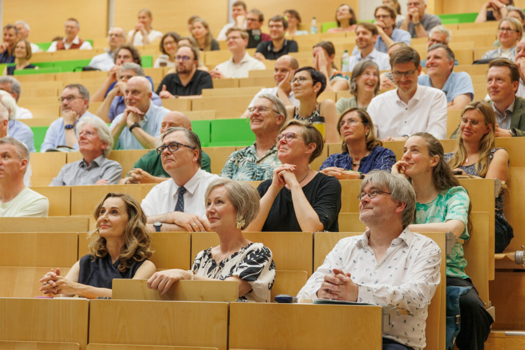 Mitarbeitende beim Festakt anlässlich des 75-jährigen Jubiliäums, © Zan Vidmar Zorc